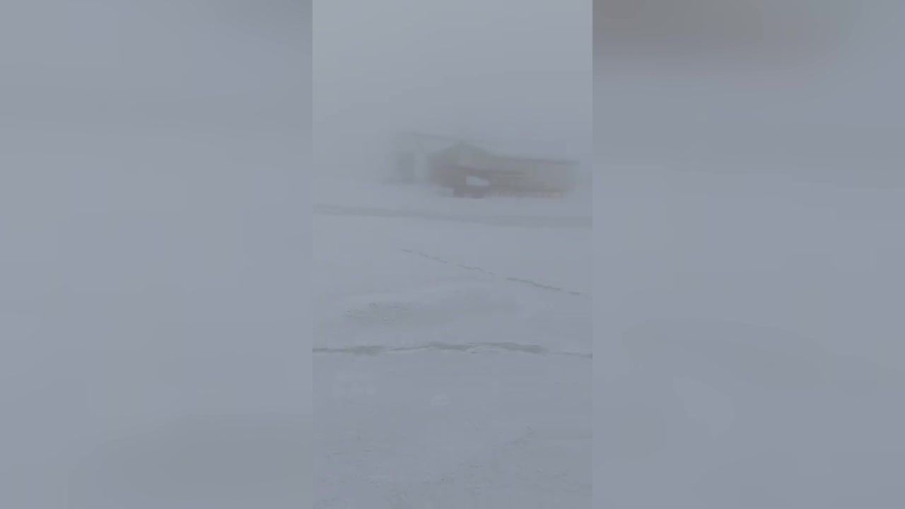 Afşin- Elbistan Termik Santrali'nin külleri karın üzerini kapladı