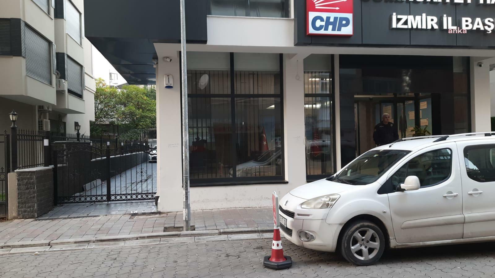 CHP İzmir binasına ırkçı yazılama