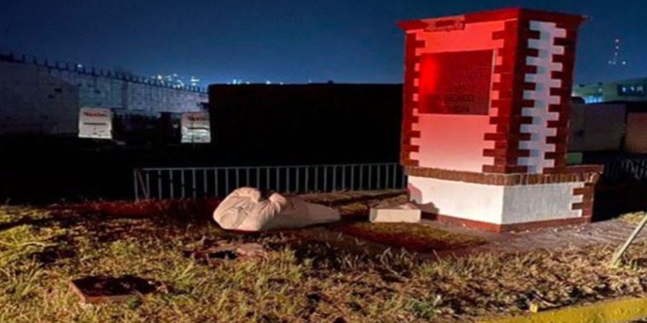 Yeni açılmıştı: Heykeli yıkıp kafasını kopardılar