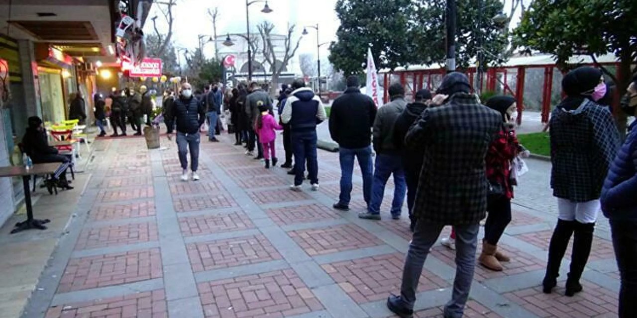 Eczacılar kilitlendi: Kuyruğun sebebi, bulunamayan ilaçlar