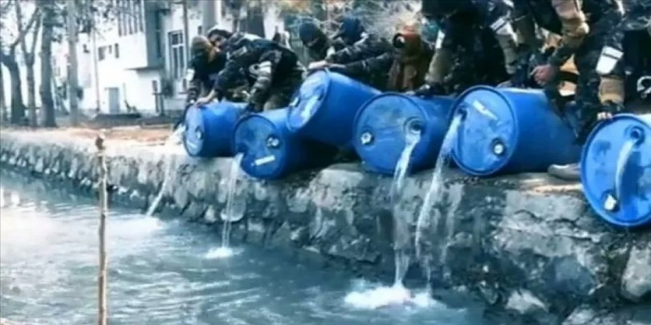 Taliban 3 ton içkiyi Kabil Nehri'ne döktü