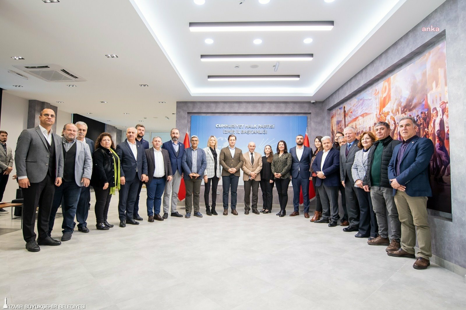 Tunç Soyer'den yeni yılın ilk ziyareti CHP İl Başkanlığı'na