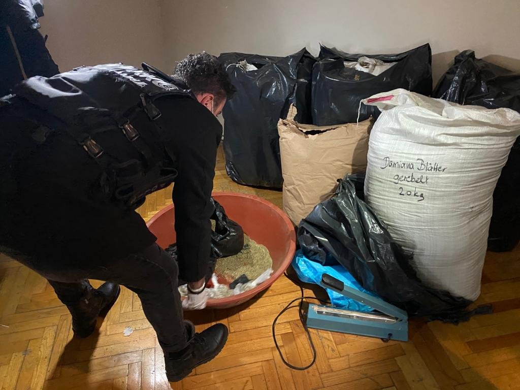 Pendik'te 100 kilo uyuşturucu ele geçirildi