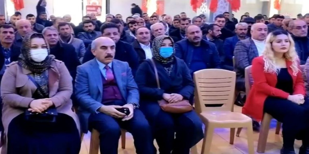 CHP'ye toplu katılım: "Geliyor, gelmekte olan..."