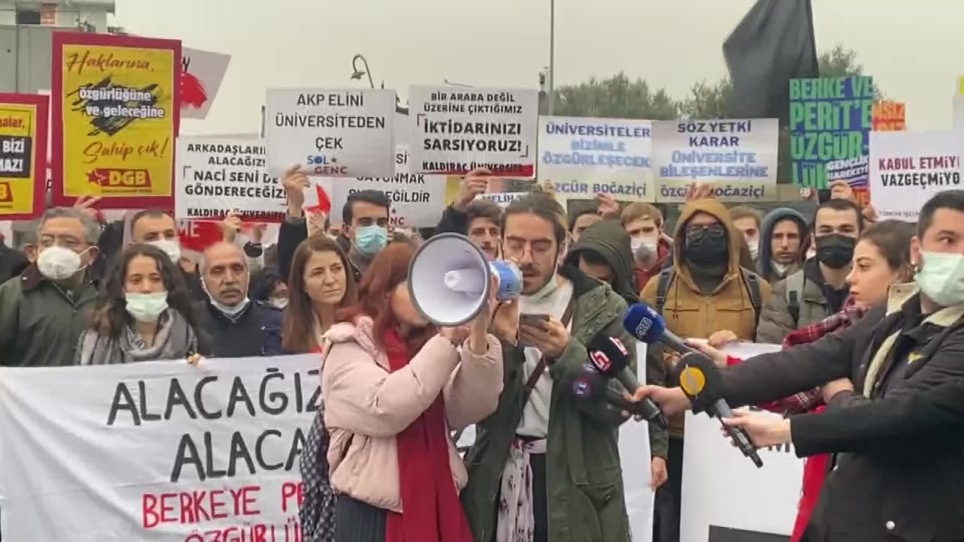 Hakim karşısına çıkan Boğaziçi öğrencilerine destek: "Çocuklarımızın barışçıl eylemlerine sonuna kadar destek vereceğiz"