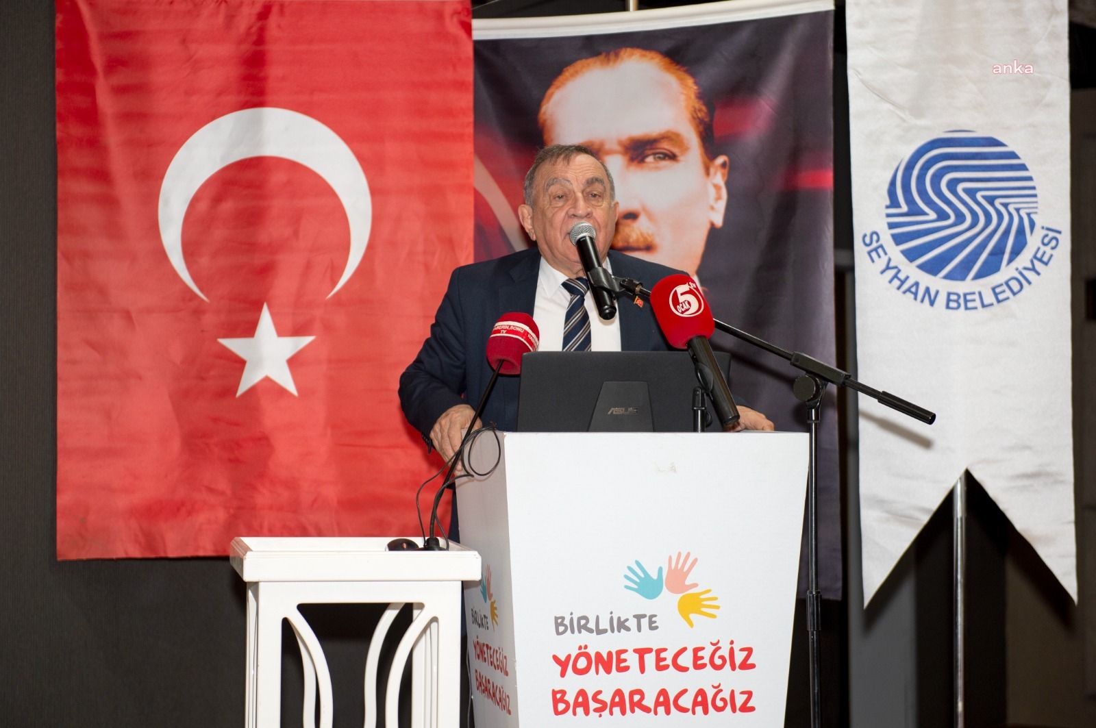 Seyhan Belediye Başkanı Akay, basın emekçileriyle bir araya geldi