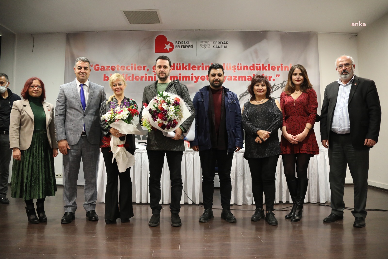 Gazetecilerin sorunları Bayraklı'da konuşuldu