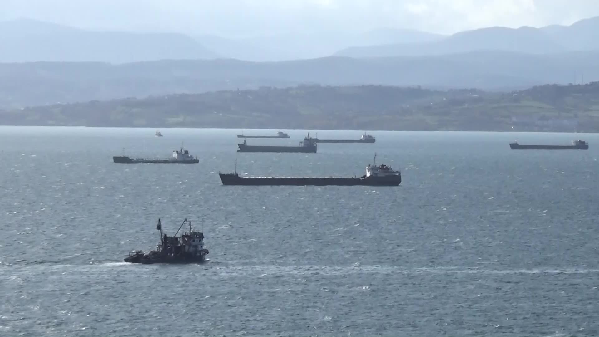 Uluslararası yük gemileri Sinop'un doğal limanına sığındı