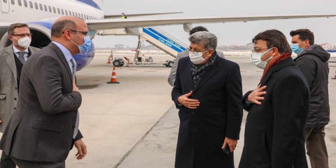 Devletin Valisi, AKP Genel Başkan Yardımcısı’nı havalimanında karşıladı