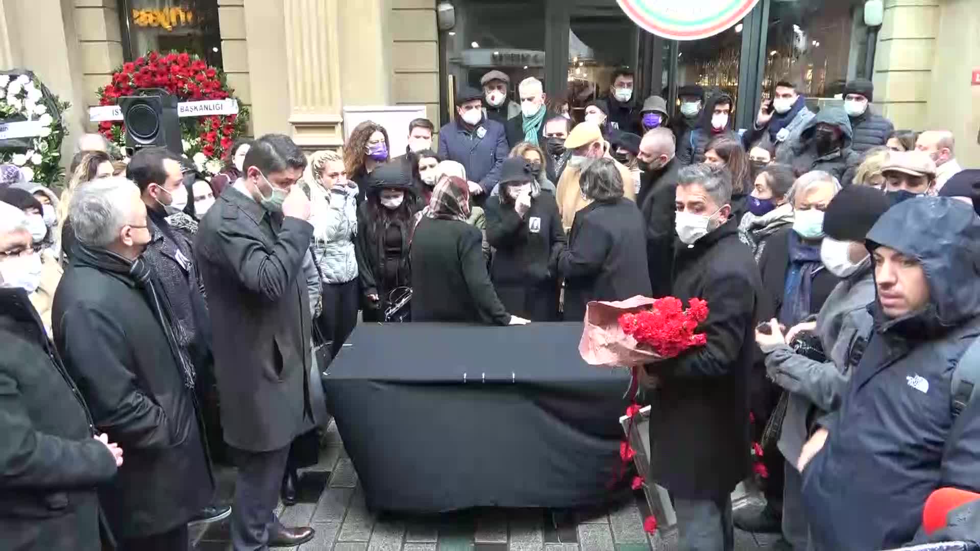 Öldürülen avukat Dilara Yıldız için İstanbul Barosu önünde tören düzenlendi
