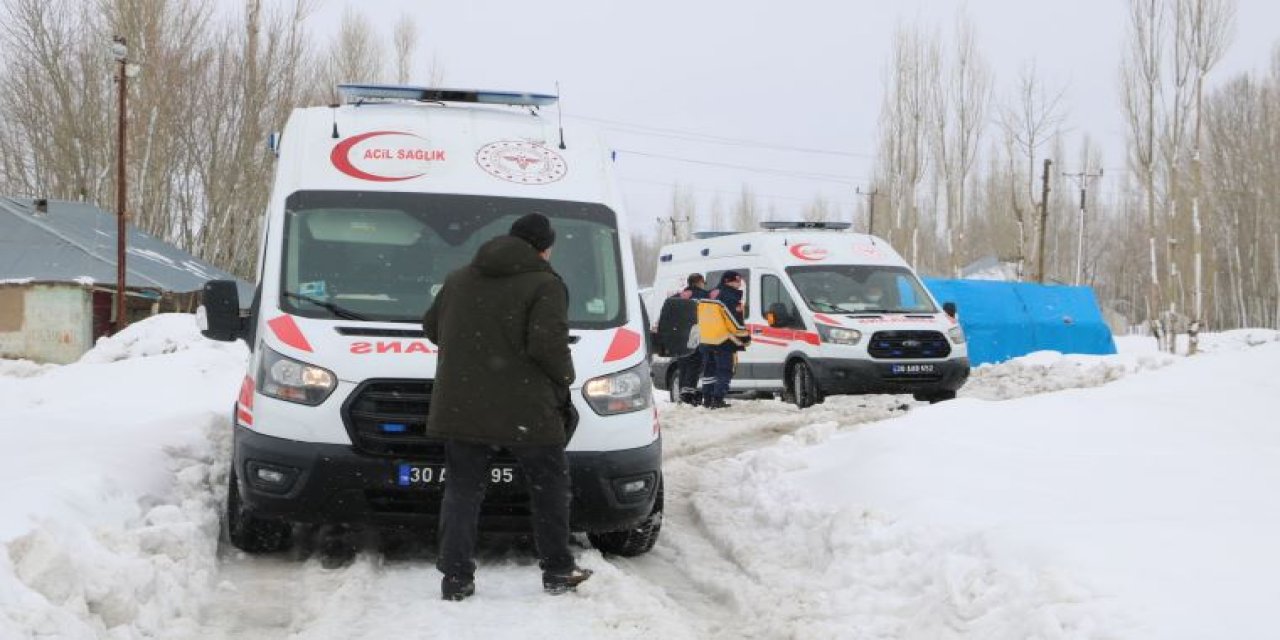 Köyde üzerlerine çığ düştü: Yaralılar var