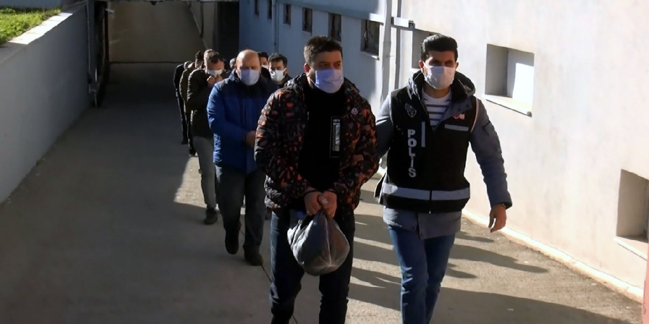 ‘Kene Operasyonu’nun Adana ayağında gözaltına alınanlar adliyede