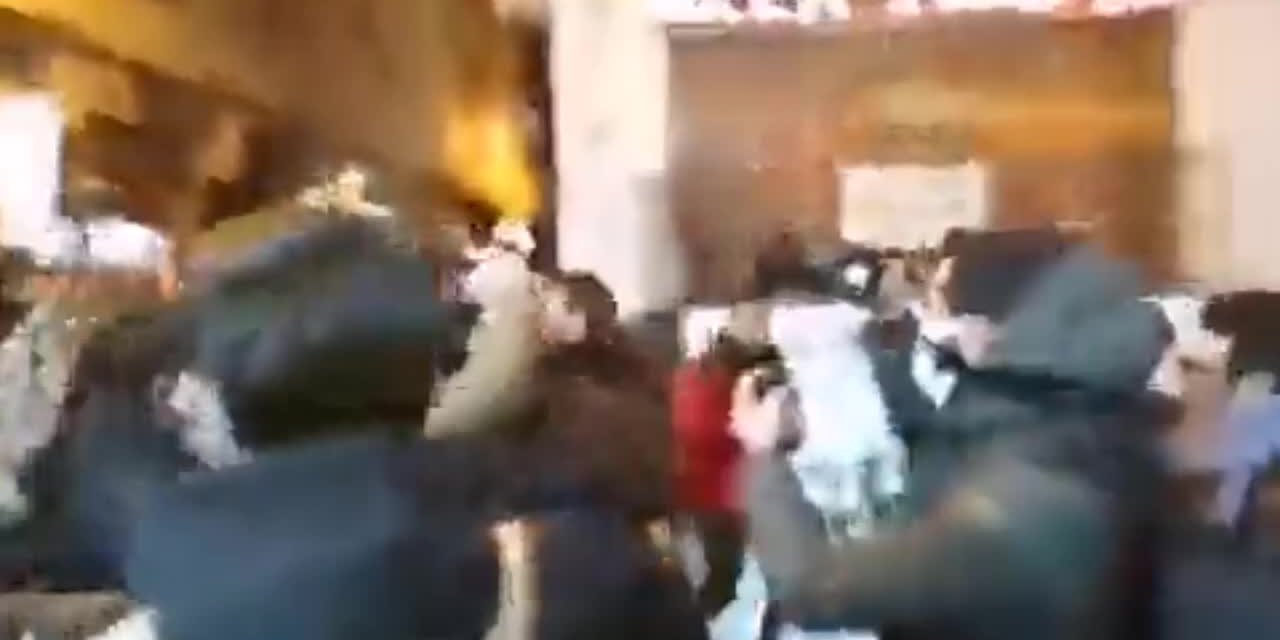 İstanbul Valiliği: Taksim'de gözaltına alınan 83 kişi serbest bırakıldı