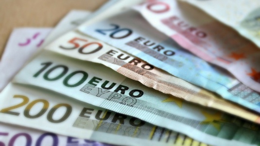Dolar ve euro'da yeni rekor