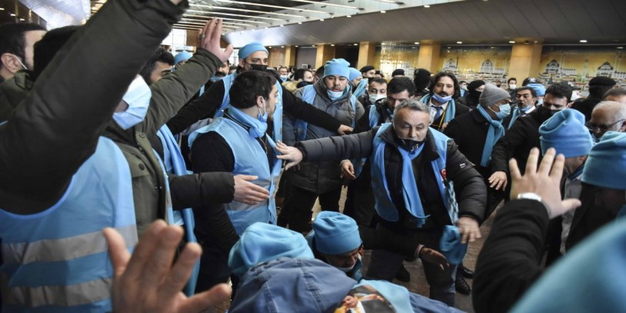 İstanbul'da başkan seçmek için toplanan taksiciler kavgaya tutuştu