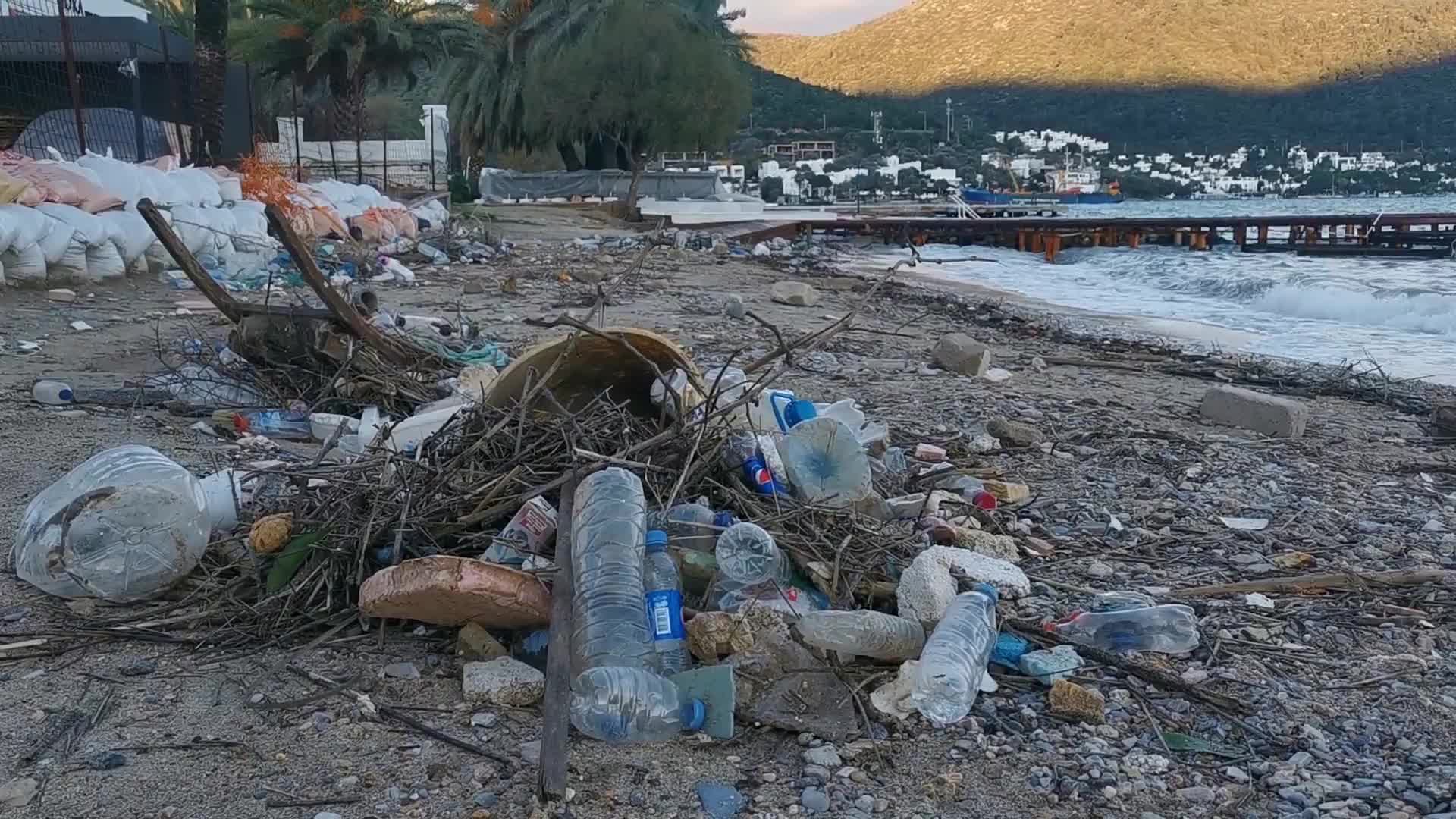 Mavi bayraklı torba koyu çöplük oldu