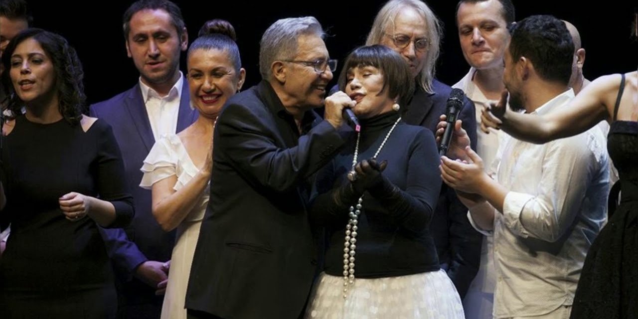 Zülfü Livaneli'den Sezen Aksu'ya destek: "Sezen'i daha da büyütür"