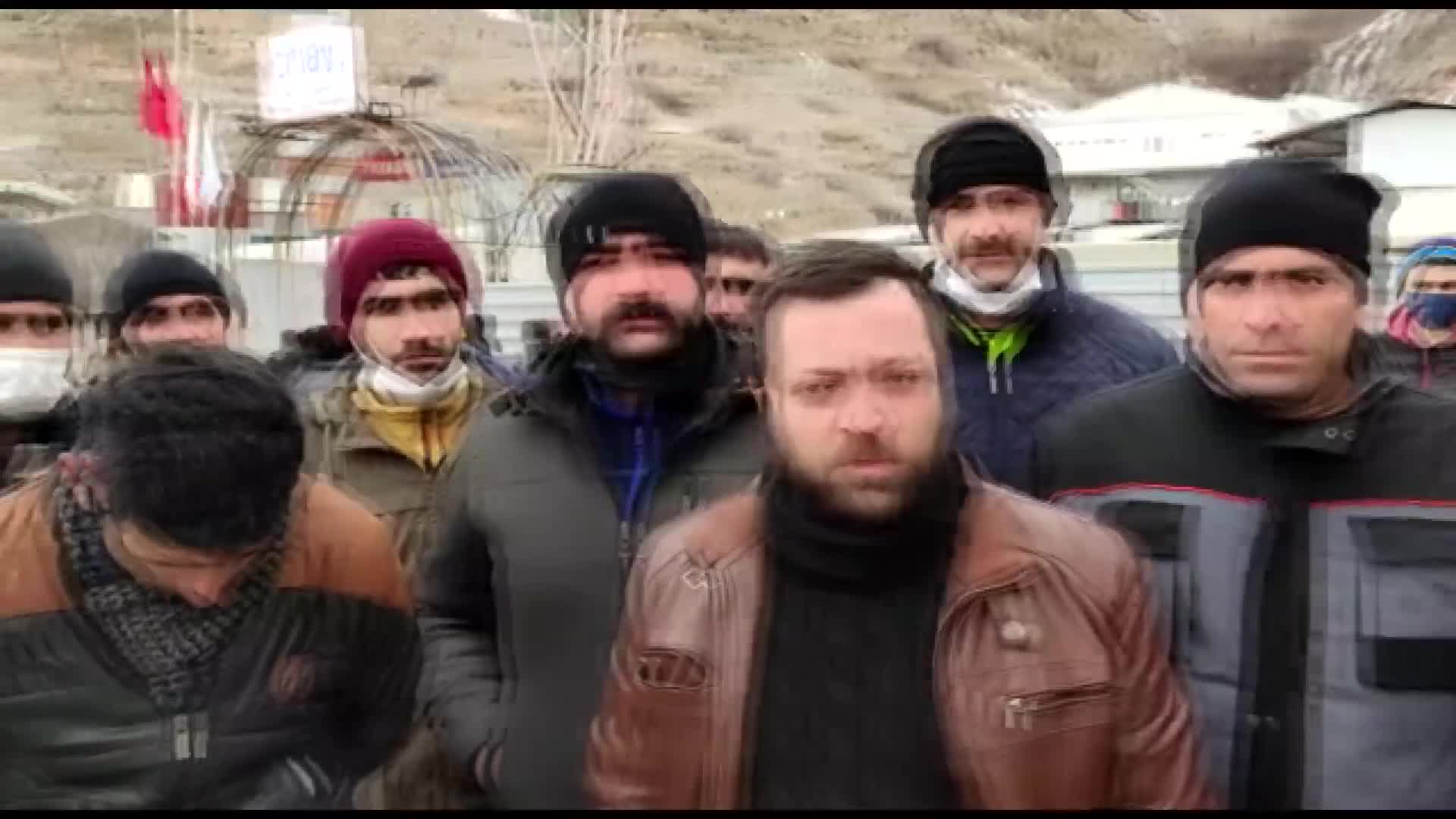 Divriği'de haklarını talep eden maden işçileri üretimi durdurdu