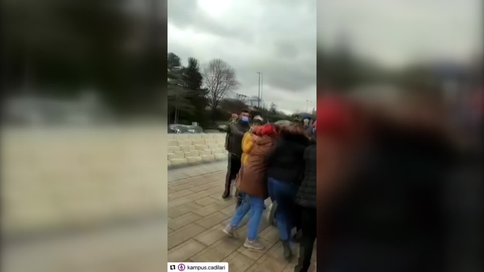 Meclis önünde "Regl ürünleri ücretsiz olsun" diyen kadınlar gözaltına alındı