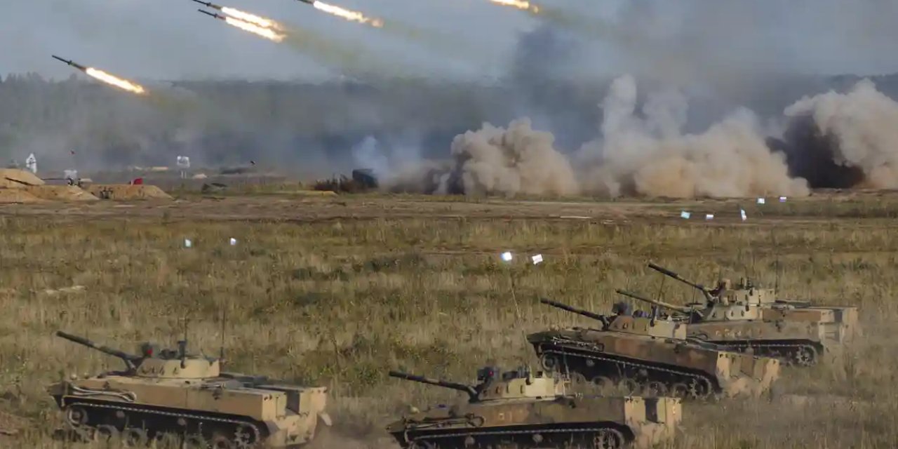 Gerekçe 'askeri tatbikat': Ağır silahlı çok sayıda Rus birliği Belarus'a sevk edildi