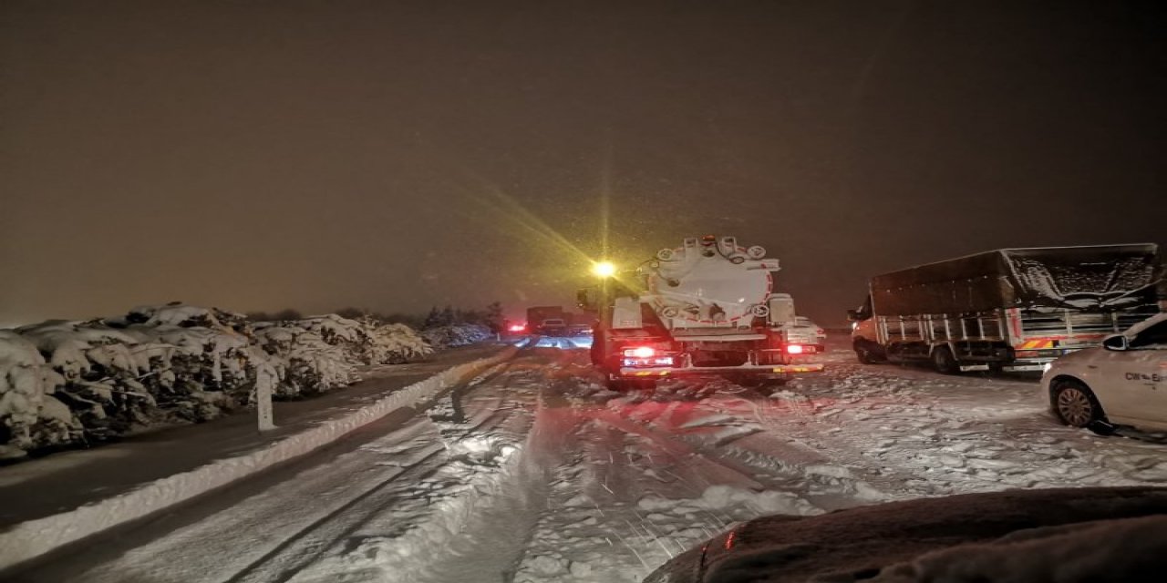 Gaziantep'te kar yağışı çileye döndü: Binlerce kişi mahsur kaldı, ulaşım sağlanamıyor