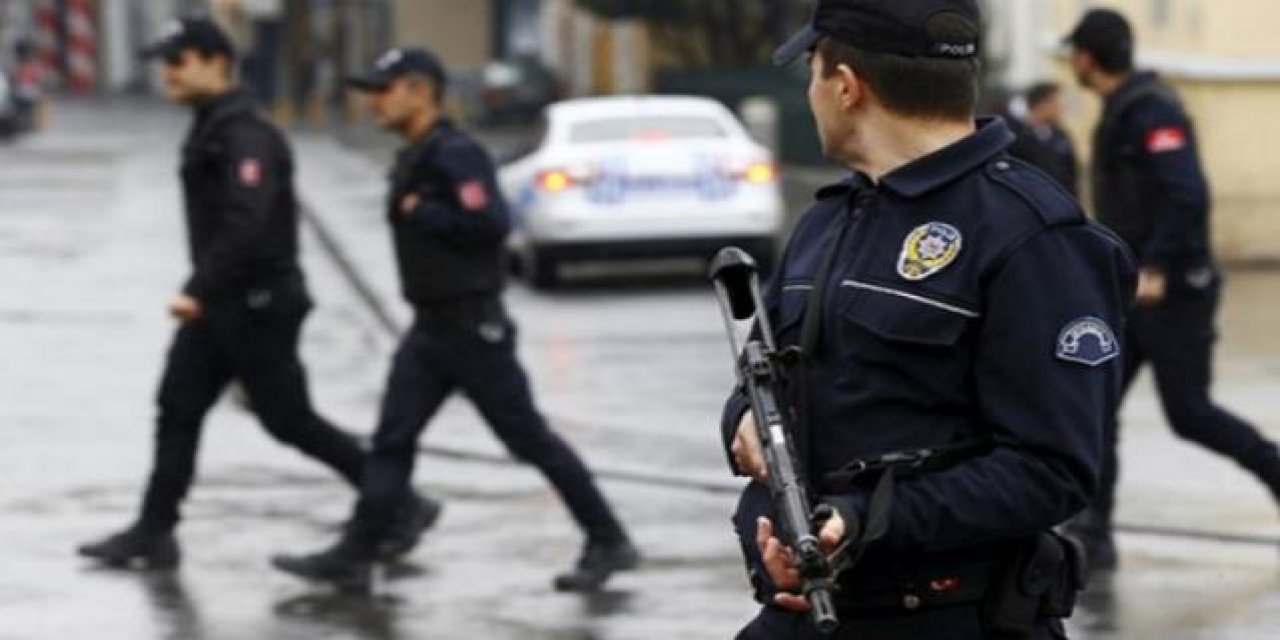 İzmir'de 'Gizli oluşum' operasyonu: İki savcı ve AKP'liler hakkında soruşturma