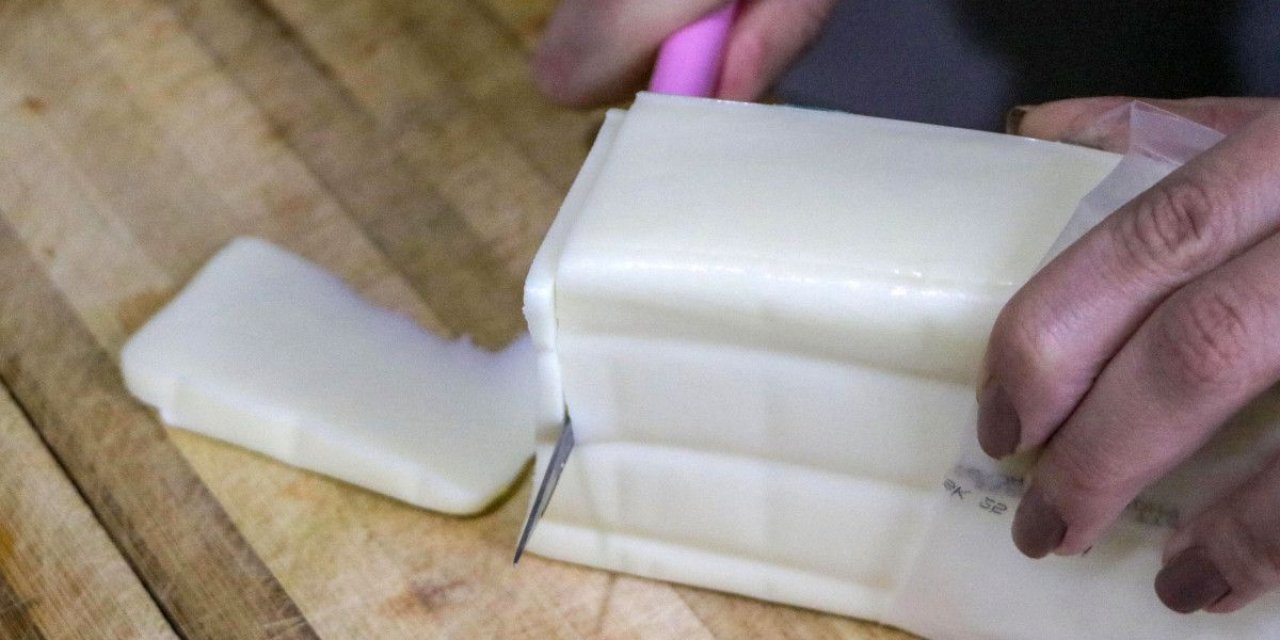 Kaşar peynirindeki hileye dikkat! "Kesinlikle tüketilmemesi gerekiyor"