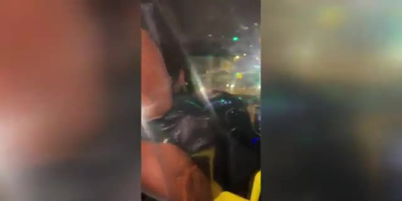 İstanbul'da bir taksici, ücrete itiraz eden Fransız turistleri tartakladı