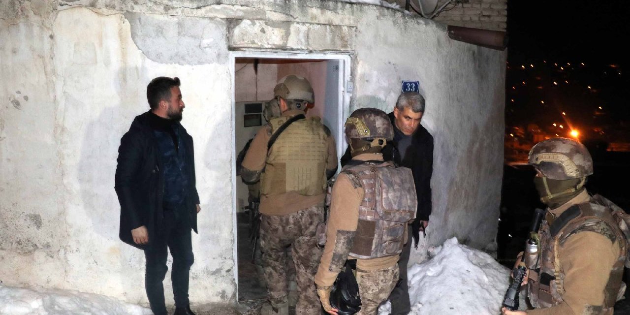 Evli olduğu kadını rehin alan kişiyi özel harekat polisi etkisiz hale getirdi