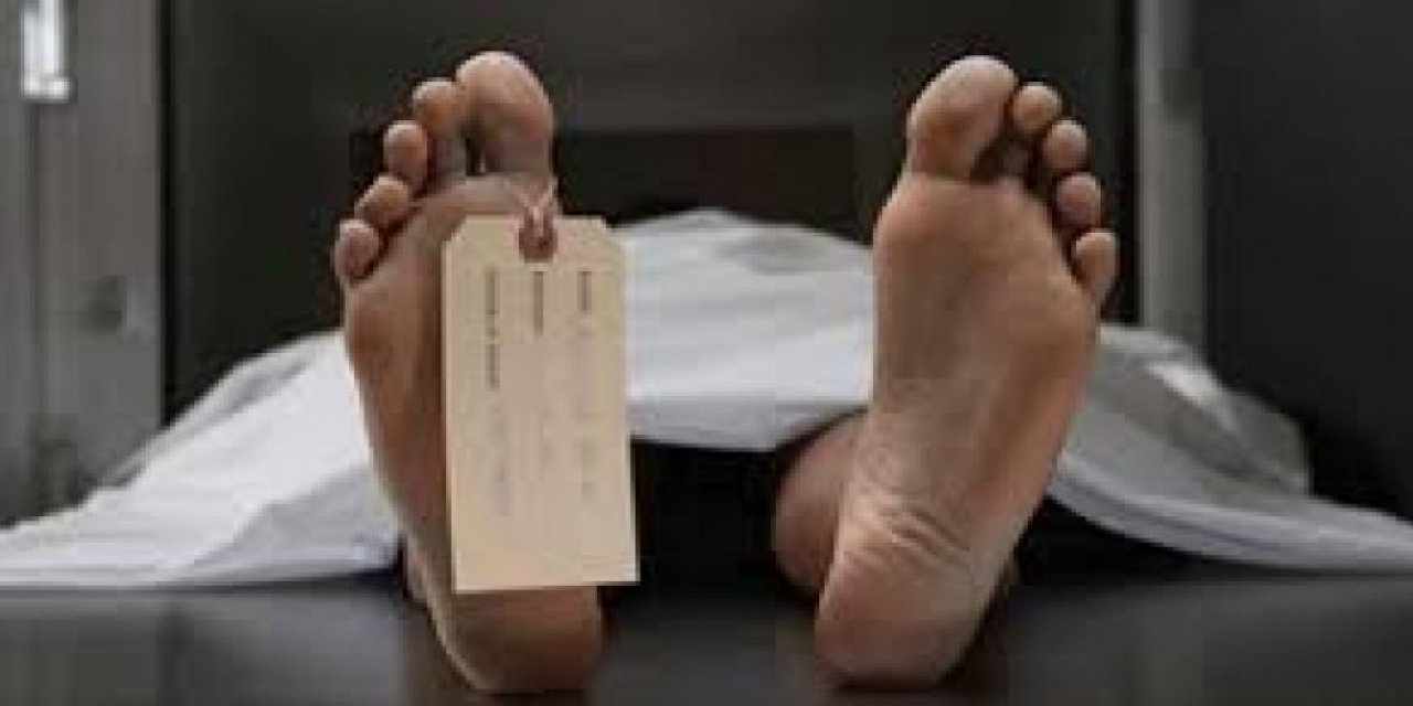 Cesedini postaneye götürdükleri ölü adamın emekli maaşını çekmeye çalıştılar