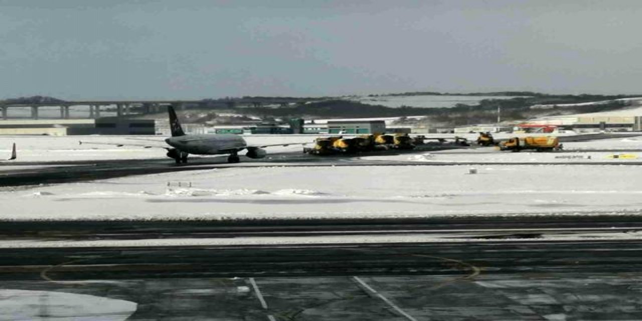 İstanbul Havalimanı'nda tüm uçuşlar durduruldu