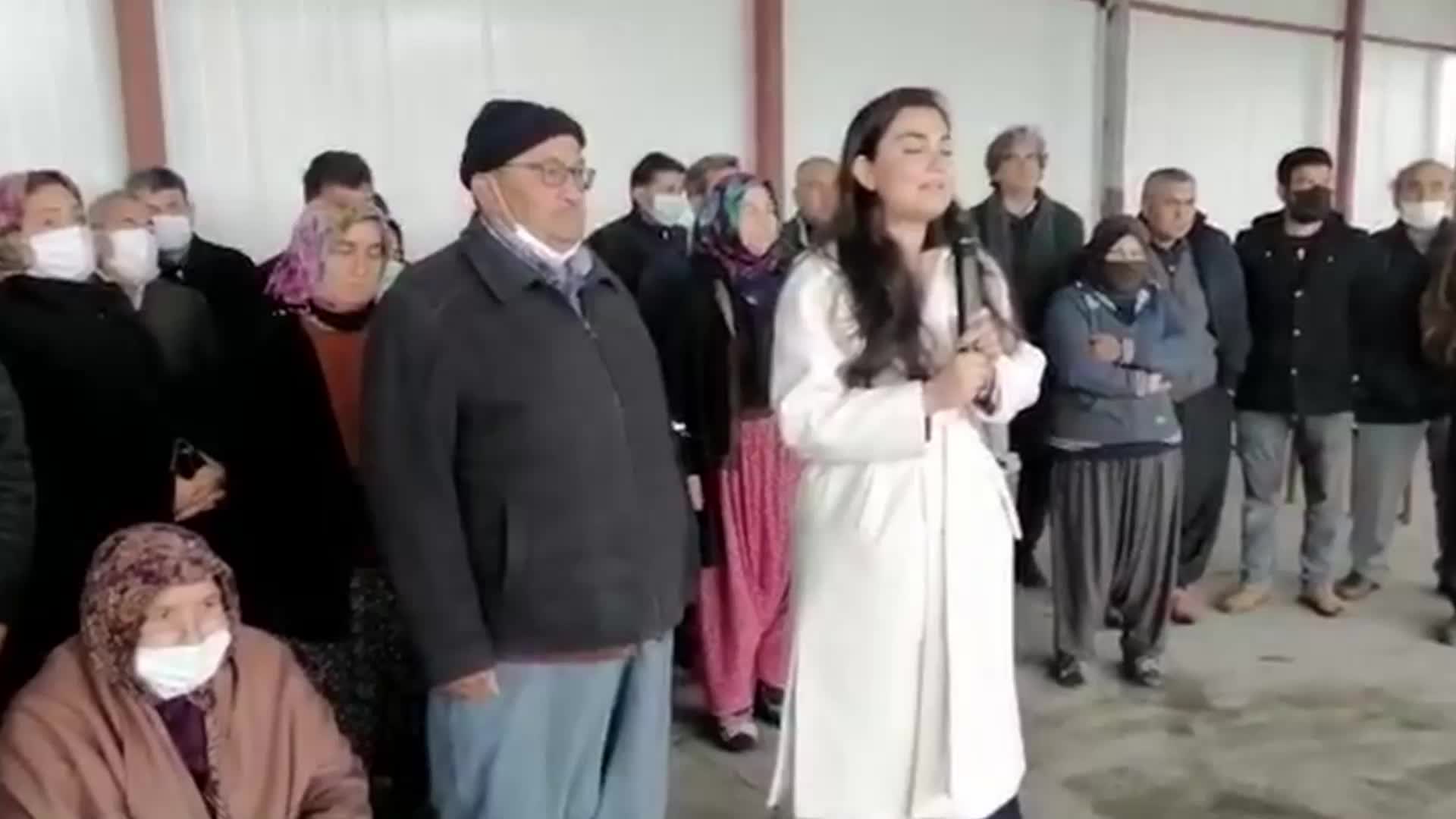 Tarım arazileri için açtıkları davayı kazanan çiftçiler kutlama yaptı