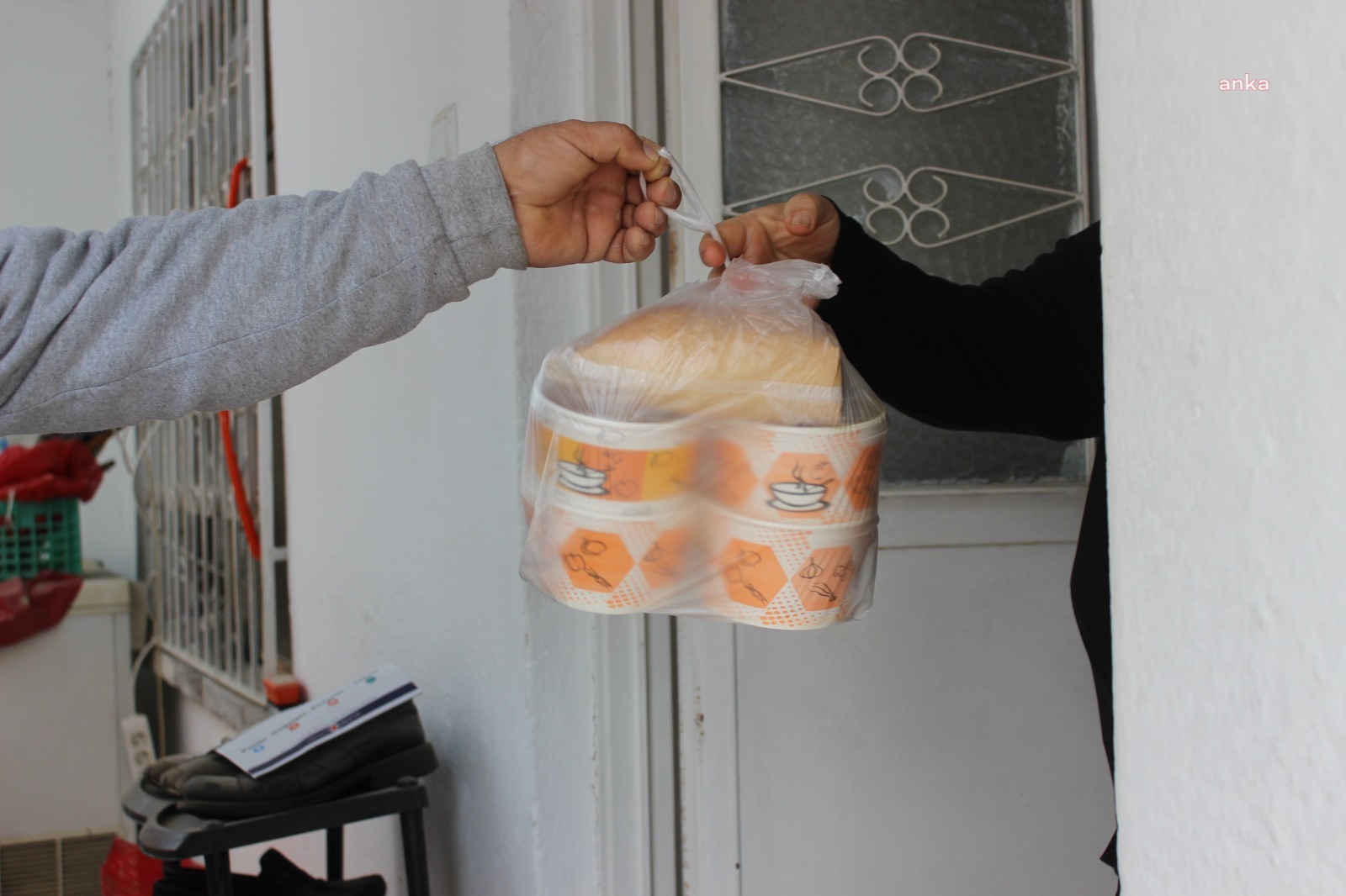 Burhaniye Belediyesi'nden ihtiyaç sahiplerine yardım