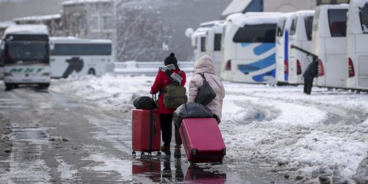 İstanbul'da yeni kar yasağını Vali Ali Yerlikaya açıkladı: Çıkışlar yarına kadar durduruldu