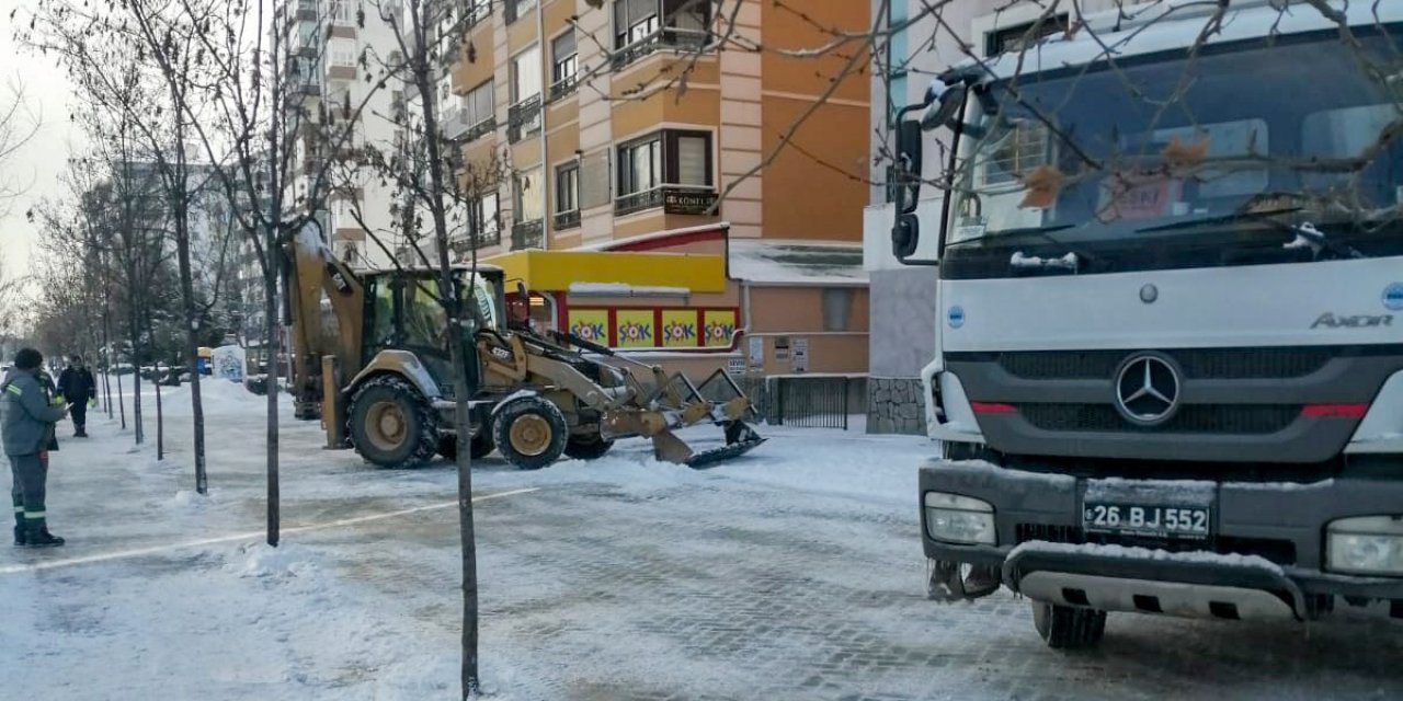 Eskişehir'de karla mücadele aralıksız devam ediyor