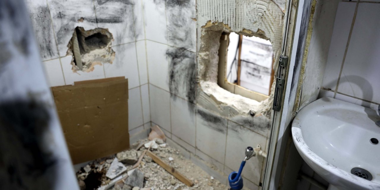 Duvarı delerek girdiler: 1,5 milyon liralık altın çaldılar