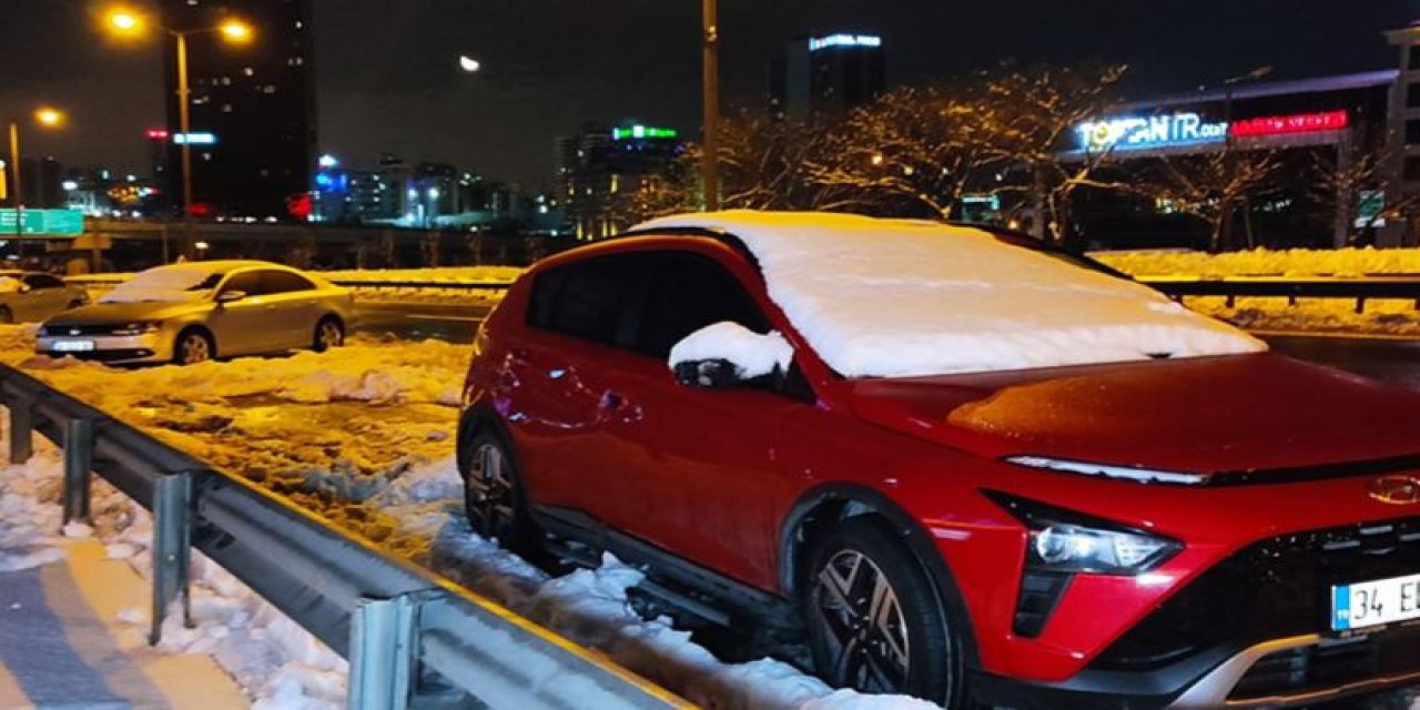 İstanbul'da onlarca araç sahipleri tarafından çekilmeyi bekliyor