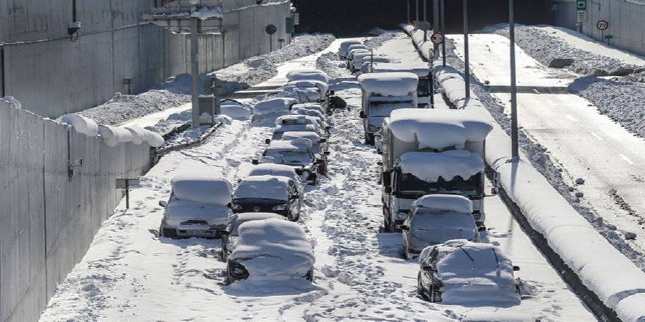 Karda otoyol kapandı: Şirketin CEO'su istifa etti