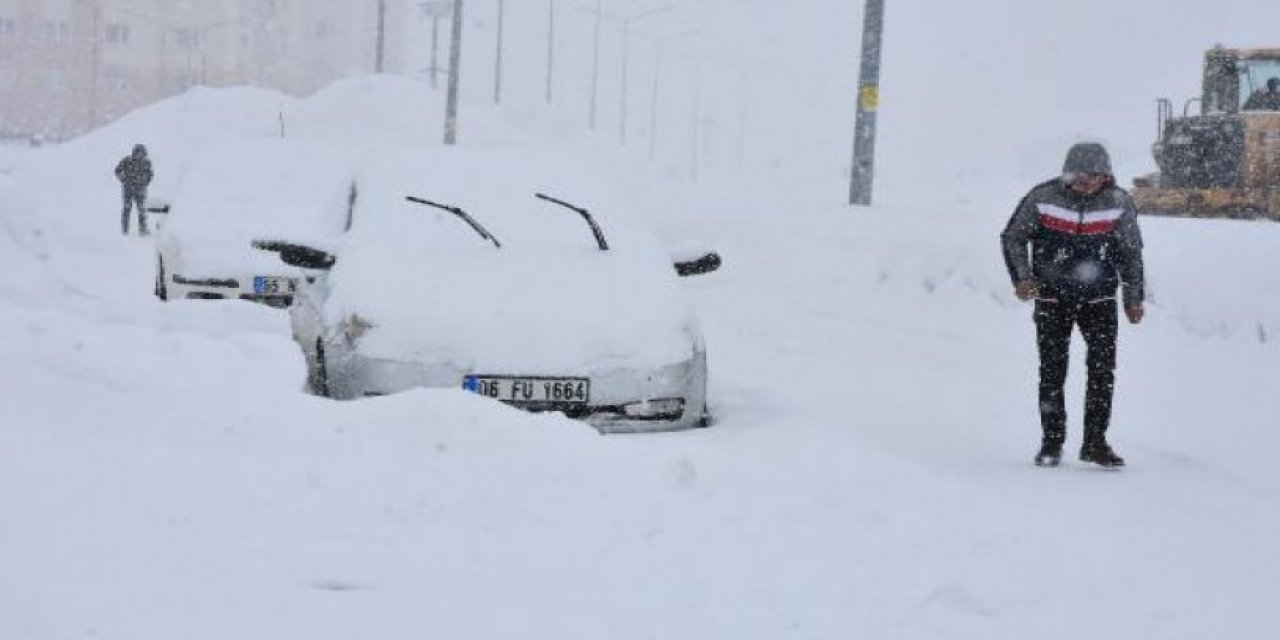 Bitlis'te kar yağışı: 106 köy yolu kapandı