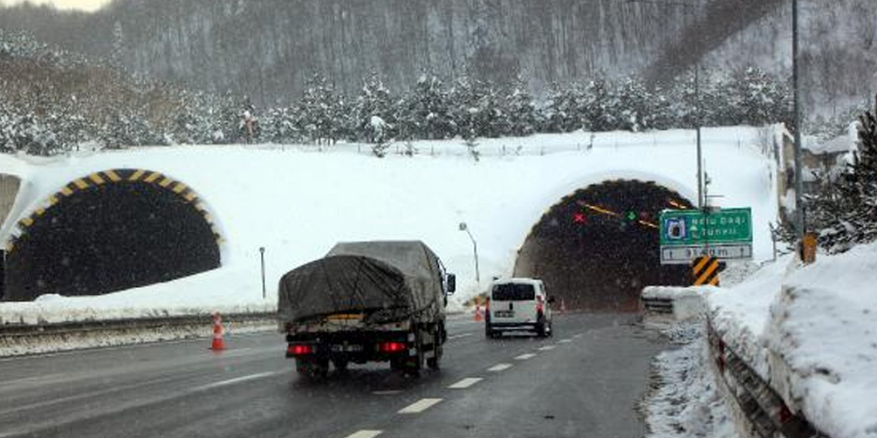 Bolu Dağı'nın İstanbul istikameti kar temizliği için trafiğe kapatılacak