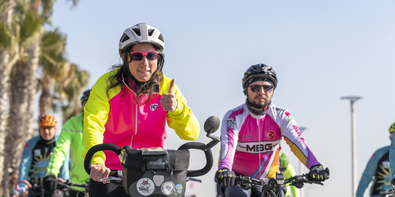 Fransız çift, otizmli ve down sendromlu bireylere farkındalık oluşturmak için Mersin’de de pedal çevirdi