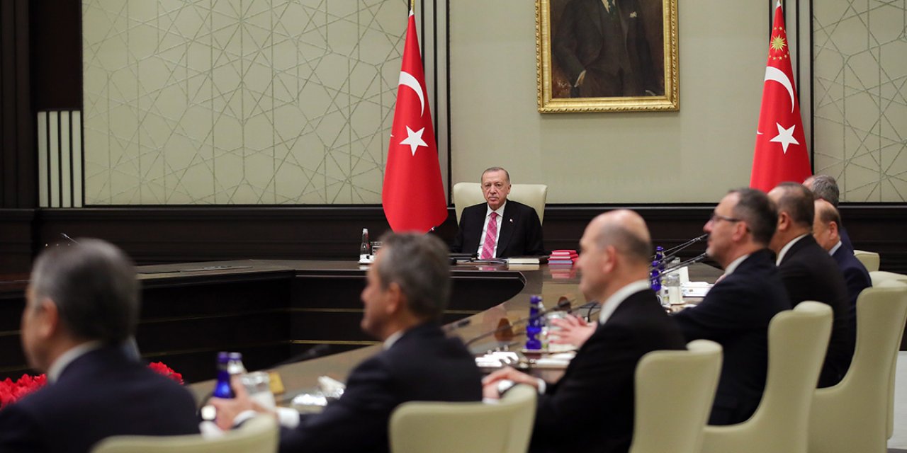 'Değişim yaşanırsa şaşırmayın' dedi ve bombayı patlattı: Fehmi Koru gidici olacak bakanı açıkladı