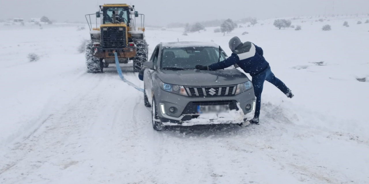 EBB ekipleri yolda kalan vatandaşların yardımına koştu