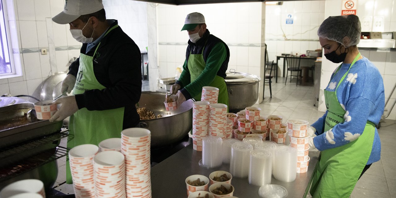 Tepebaşı Belediyesi'nden ihtiyaç sahiplerine yemek desteği