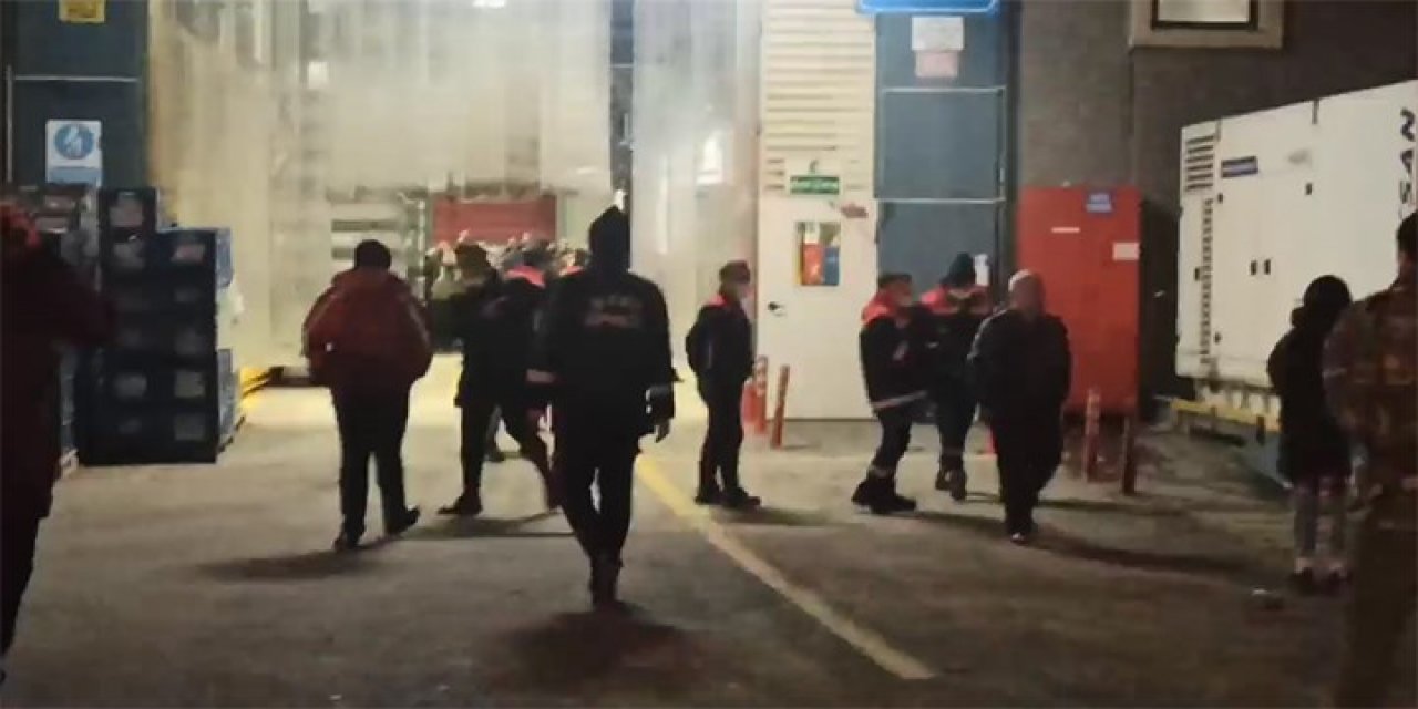 Farplas işçileri direniyor! Sendikal hakları için kendilerini fabrikaya kapattılar