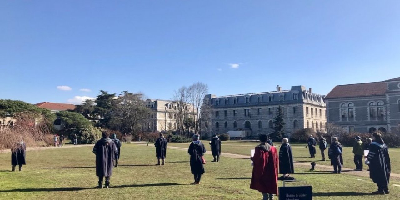 Boğaziçi Üniversitesi'nde akademisyenlerin nöbeti sürüyor: 'Kabul etmiyoruz, vazgeçmiyoruz'