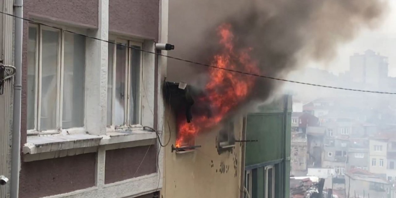 Beyoğlu'nda korkutan yangın: İtfaiyeye hatalı park engeli