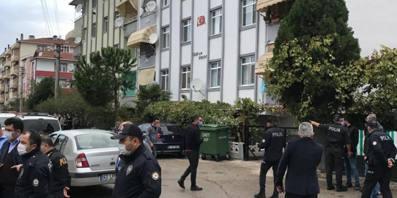 Silah seslerini duyup balkona çıkınca başından vurulan genç öldü  