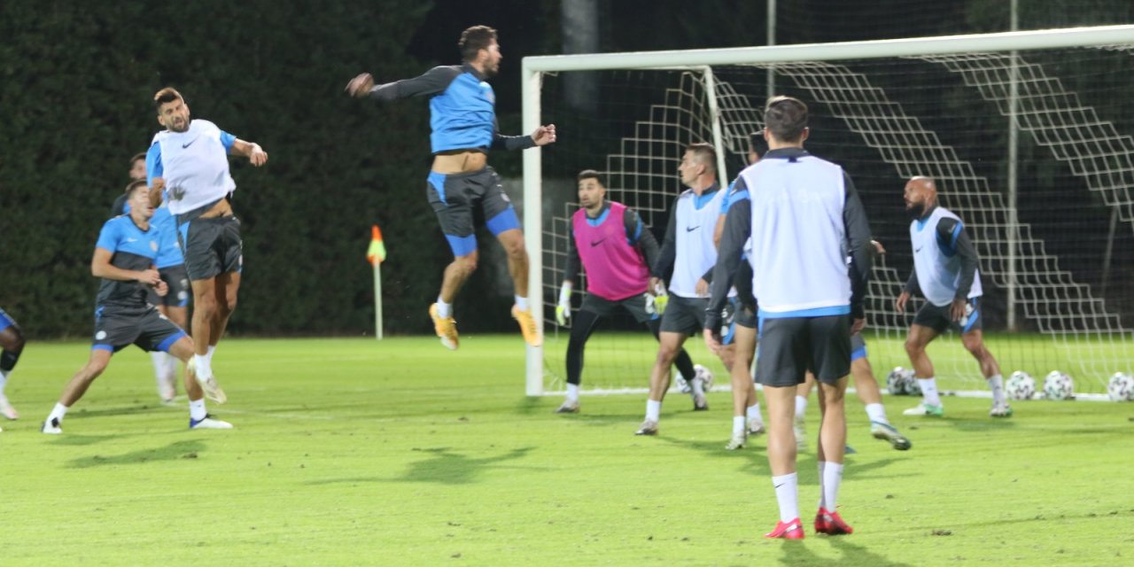 Çaykur Rizespor'da 3 futbolcunun koronavirüs testi pozitif çıktı