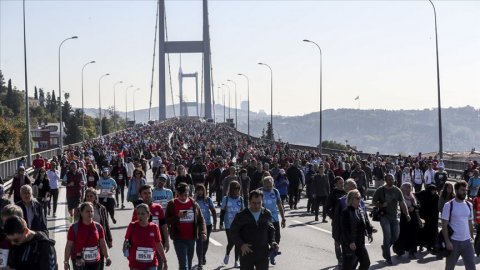 42. İstanbul Maratonu başladı: İlk defa Avrupa'dan Asya'ya koşuluyor